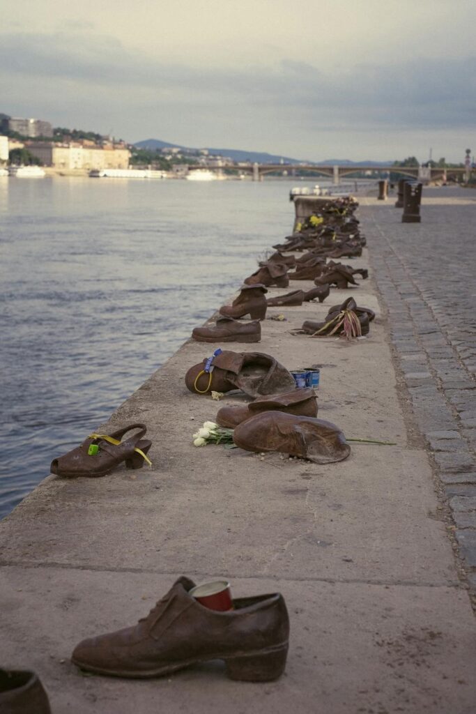 MONUMENTO DELLE SCARPE A BUDAPEST-A075